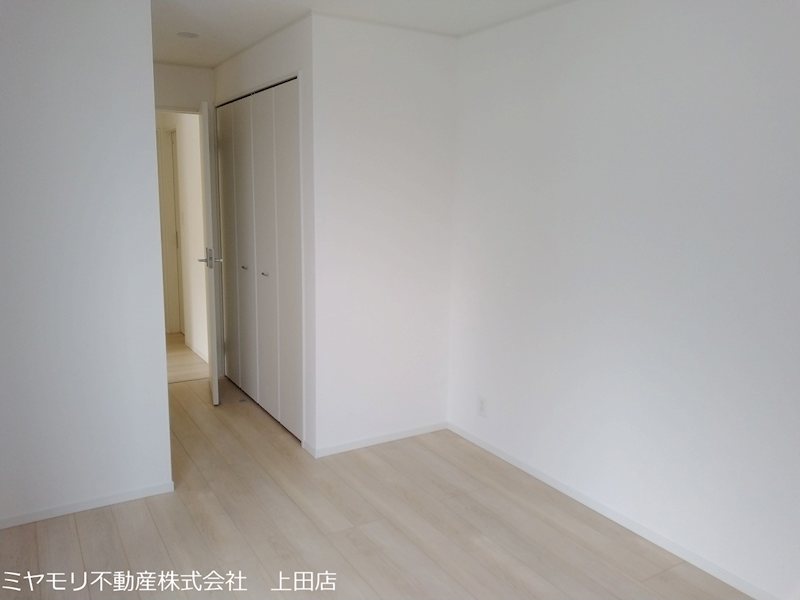 上田市常磐城4丁目　新築戸建 内観写真（リビング以外の居室）
