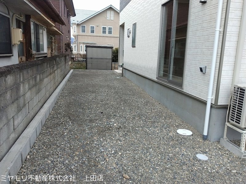 上田市常磐城4丁目　新築戸建 現地写真（駐車場）