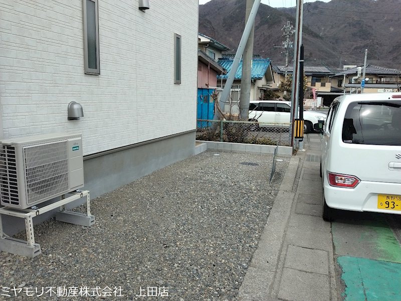 上田市常磐城4丁目　新築戸建 現地写真（駐車場）