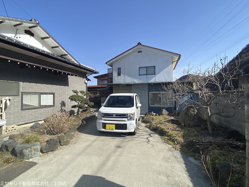 坂城町上平　中古戸建 現地写真（駐車場）