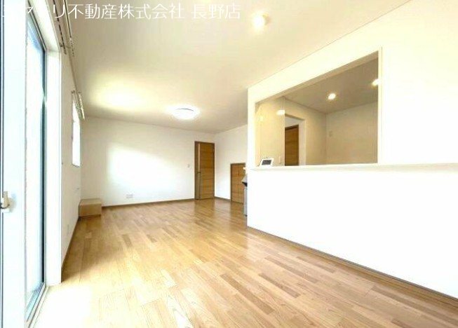 長野県千曲市寂蒔529-13 内観写真（リビング）
