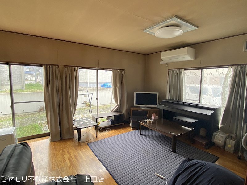 上田市常入1丁目　中古戸建 内観写真（リビング）