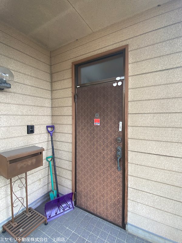 上田市常入1丁目　中古戸建 現地写真（玄関）