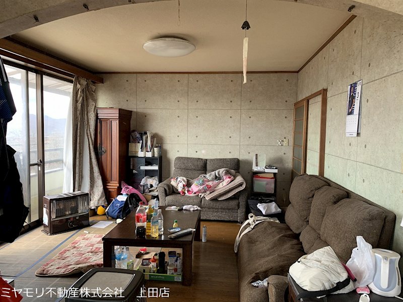 上田市芳田　店舗付き中古戸建 内観写真（リビング）