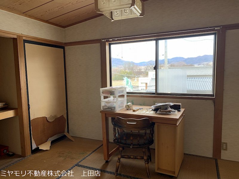 上田市芳田　店舗付き中古戸建 内観写真（リビング以外の居室）