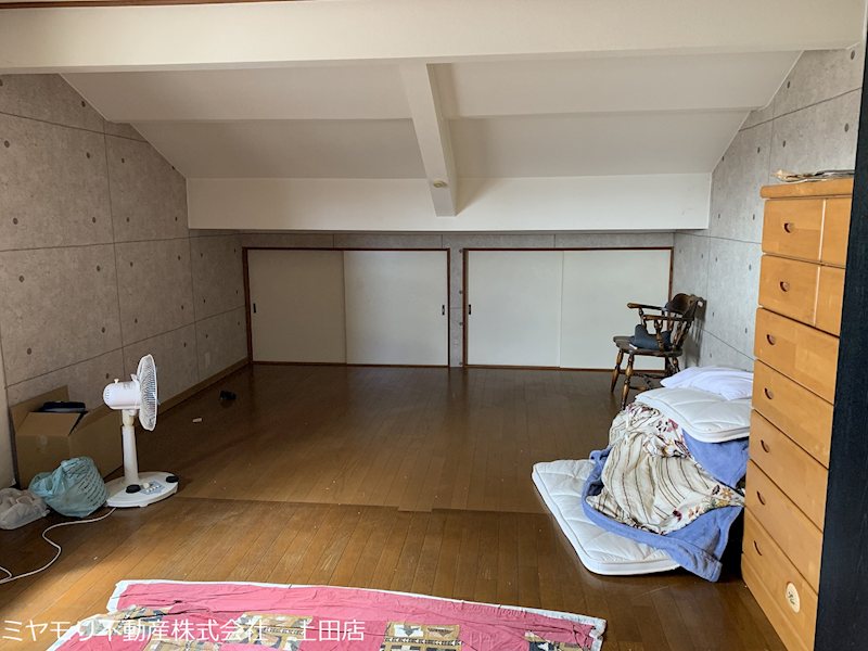 上田市芳田　店舗付き中古戸建 内観写真（リビング以外の居室）