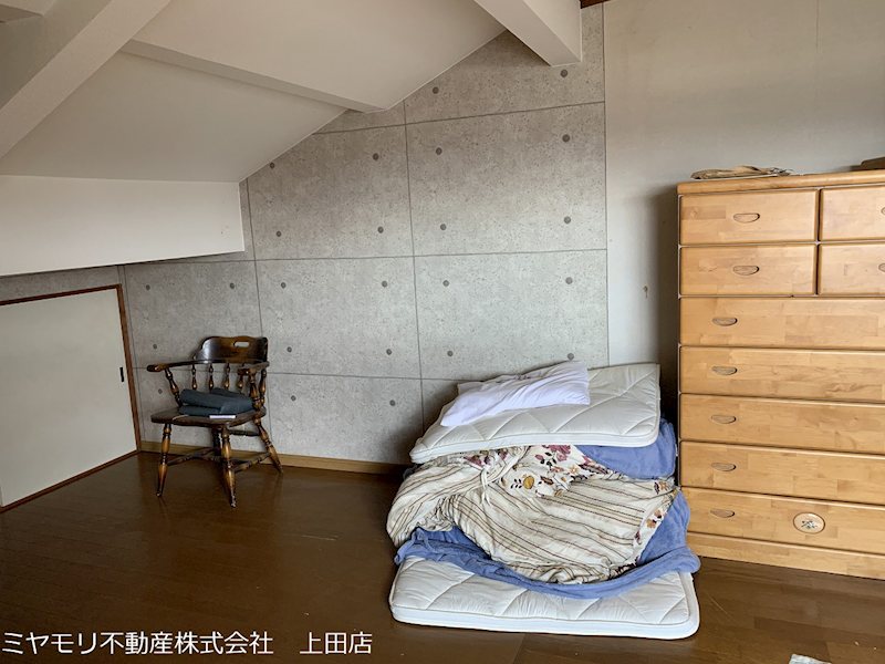 上田市芳田　店舗付き中古戸建 内観写真（リビング以外の居室）