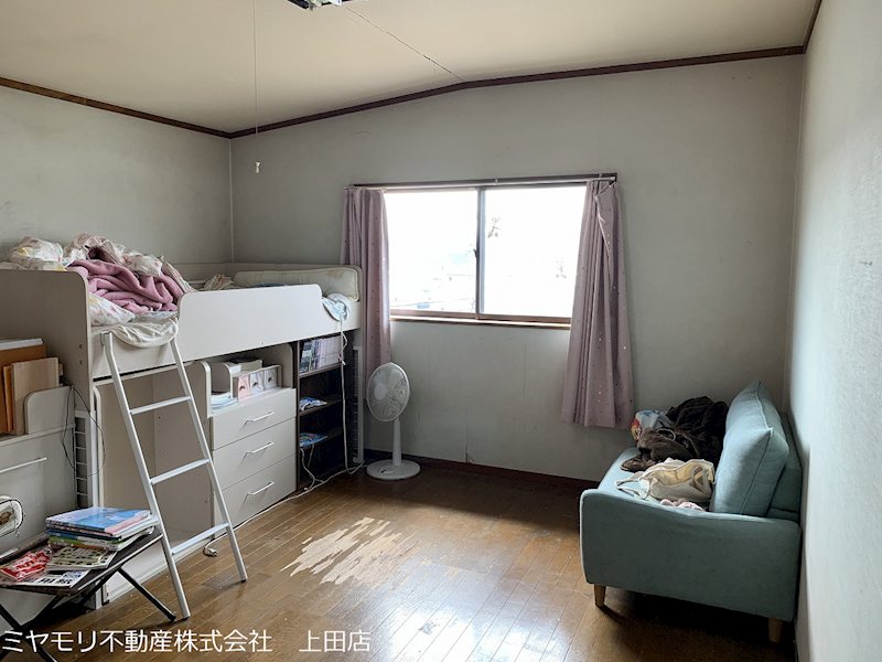 上田市芳田　店舗付き中古戸建 内観写真（リビング以外の居室）