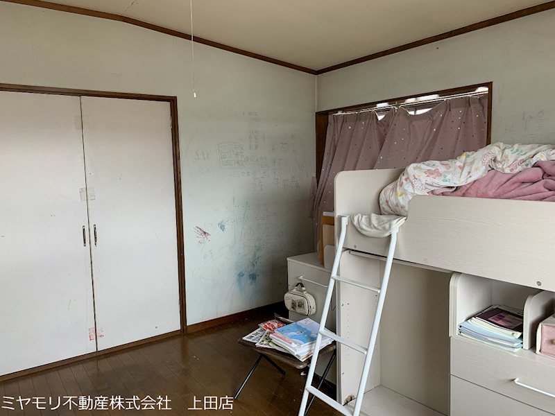 上田市芳田　店舗付き中古戸建 内観写真（リビング以外の居室）