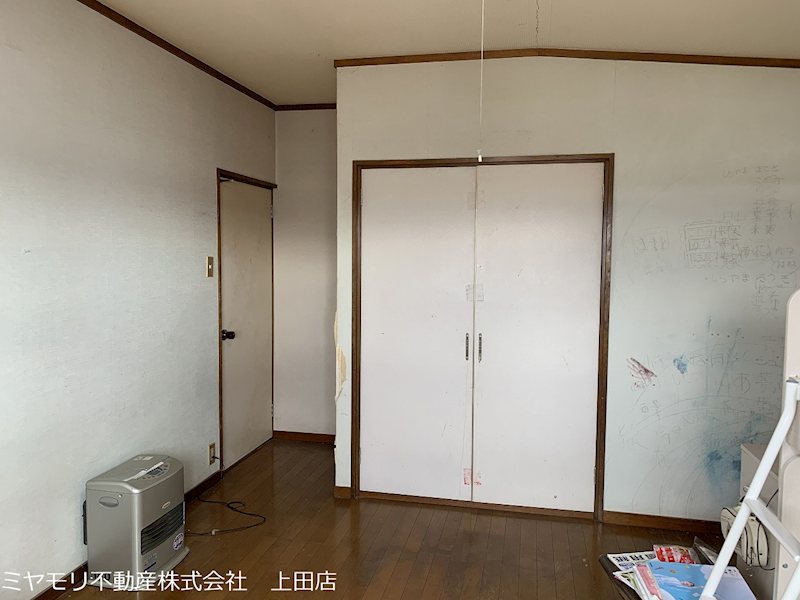 上田市芳田　店舗付き中古戸建 内観写真（リビング以外の居室）