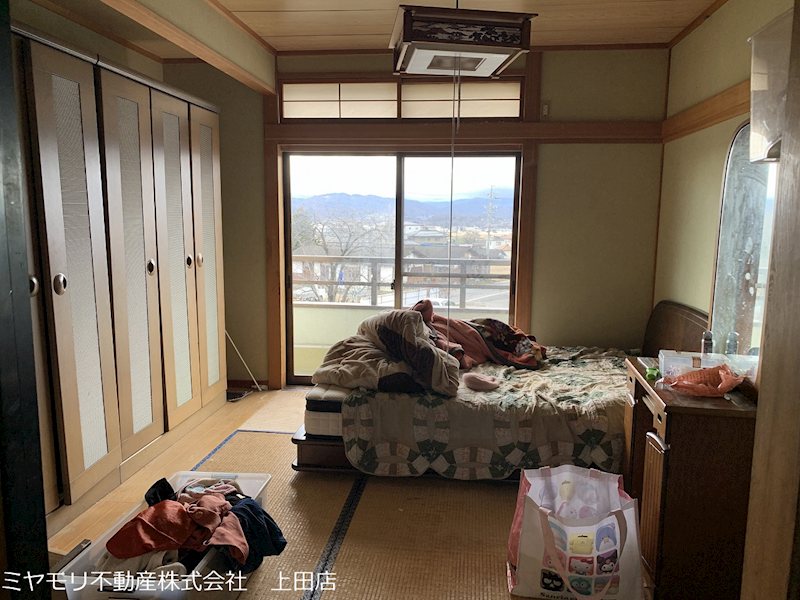 上田市芳田　店舗付き中古戸建 内観写真（リビング以外の居室）