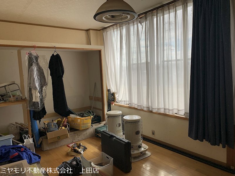上田市芳田　店舗付き中古戸建 内観写真（リビング以外の居室）