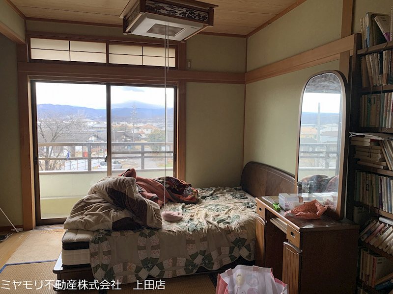 上田市芳田　店舗付き中古戸建 内観写真（リビング以外の居室）
