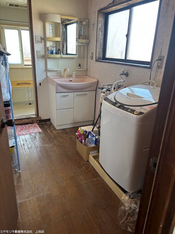 上田市芳田　店舗付き中古戸建 内観写真（洗面台・洗面所）