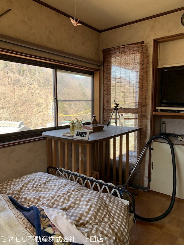 上田市腰越　中古戸建 内観写真（リビング以外の居室）