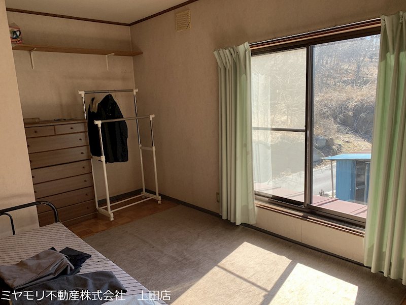 上田市腰越　中古戸建 内観写真（リビング以外の居室）
