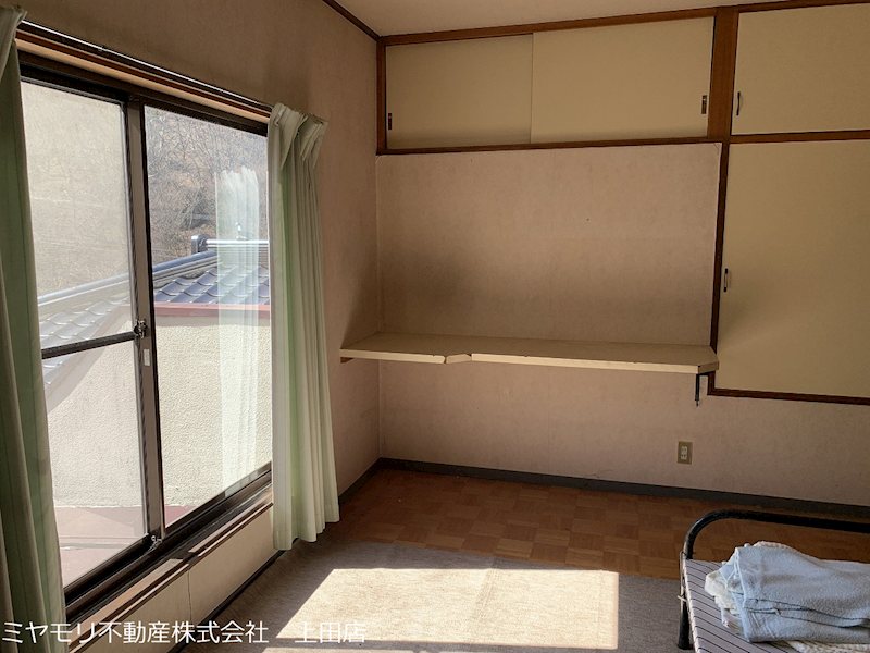 上田市腰越　中古戸建 内観写真（リビング以外の居室）