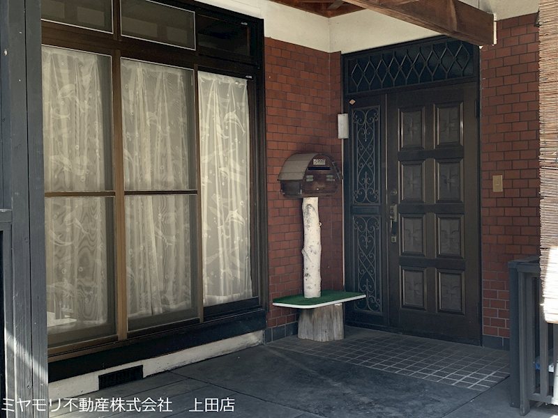 上田市腰越　中古戸建 現地写真（玄関）