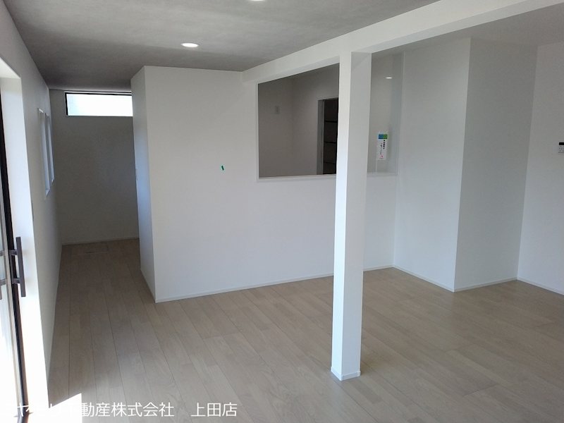 上田市生田　中古戸建 内観写真（リビング）