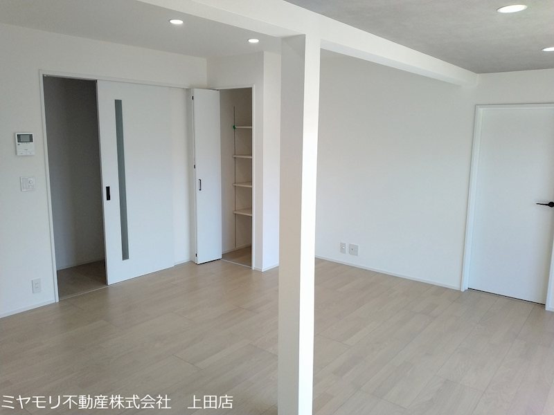上田市生田　中古戸建 内観写真（リビング）