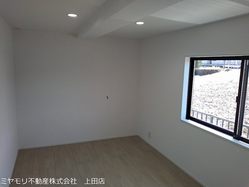 上田市生田　中古戸建 内観写真（リビング以外の居室）