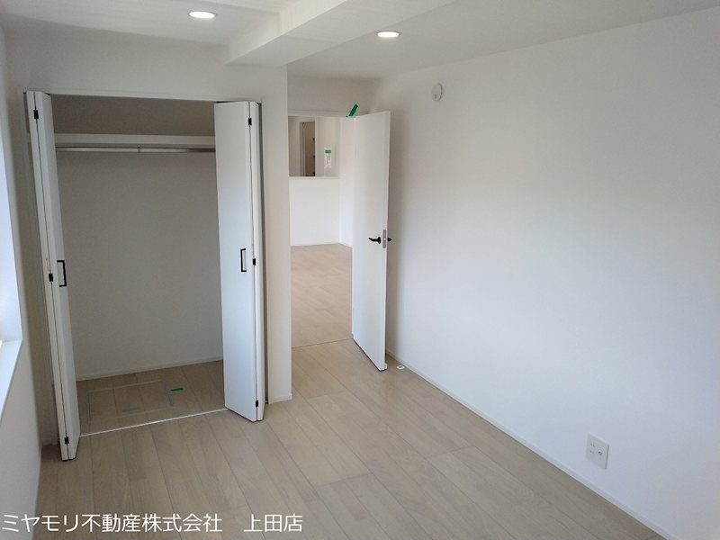 上田市生田　中古戸建 内観写真（リビング以外の居室）