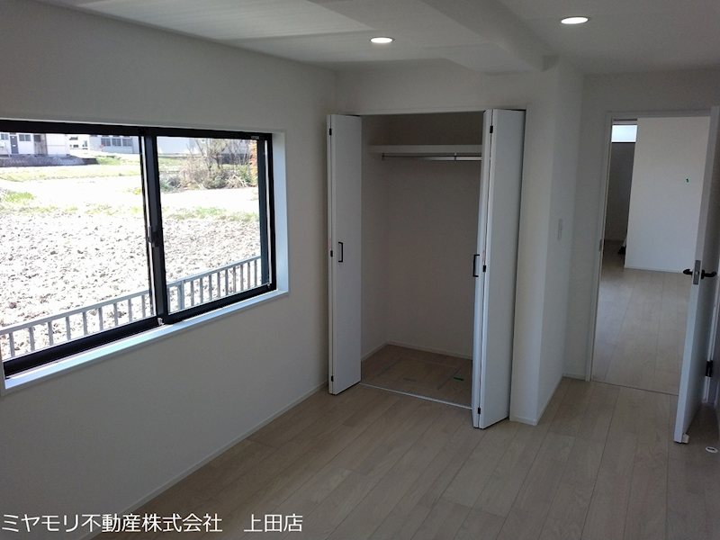 上田市生田　中古戸建 内観写真（リビング以外の居室）