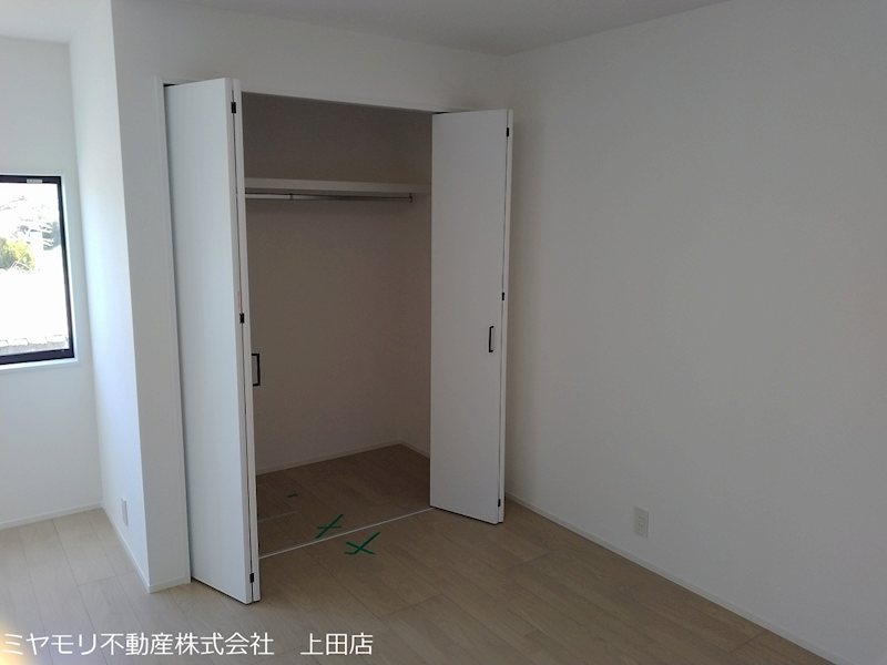 上田市生田　中古戸建 内観写真（リビング以外の居室）