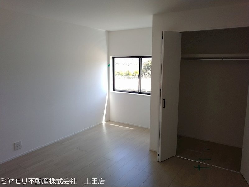 上田市生田　中古戸建 内観写真（リビング以外の居室）