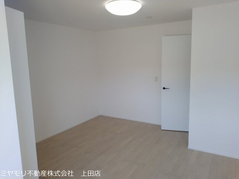 上田市生田　中古戸建 内観写真（リビング以外の居室）