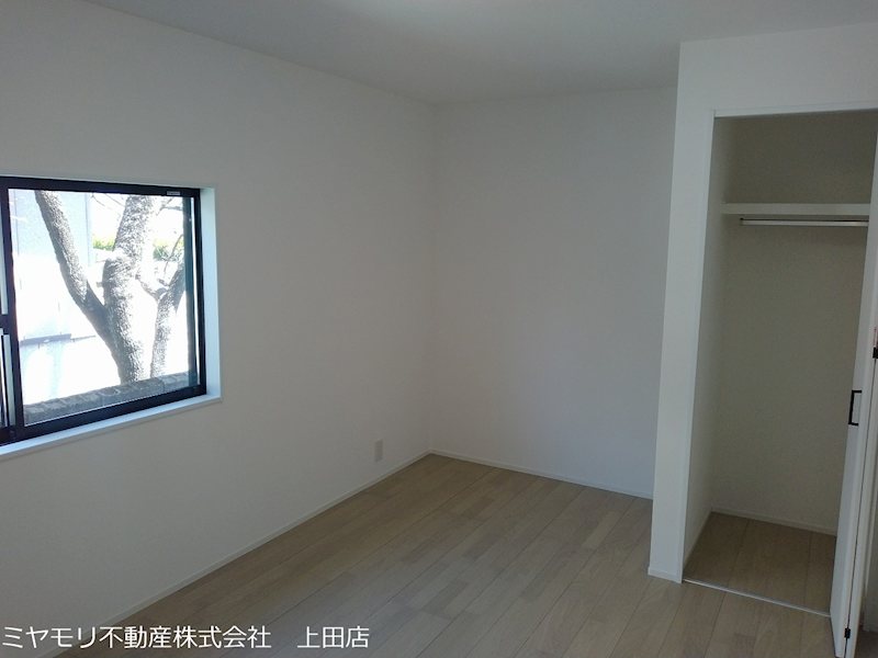 上田市生田　中古戸建 内観写真（リビング以外の居室）