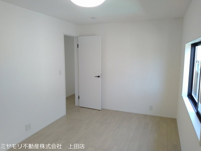 上田市生田　中古戸建 内観写真（リビング以外の居室）