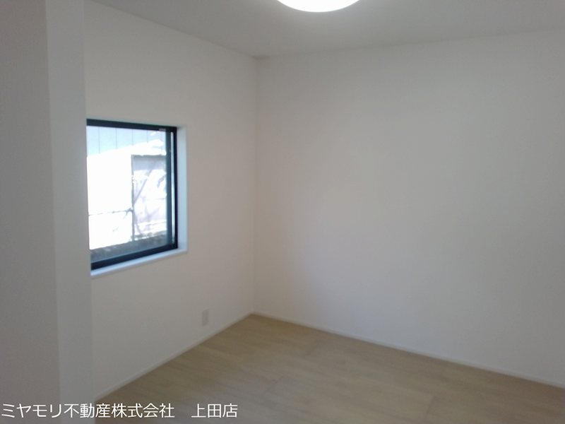 上田市生田　中古戸建 内観写真（リビング以外の居室）