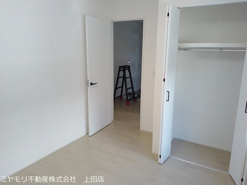 上田市生田　中古戸建 内観写真（リビング以外の居室）
