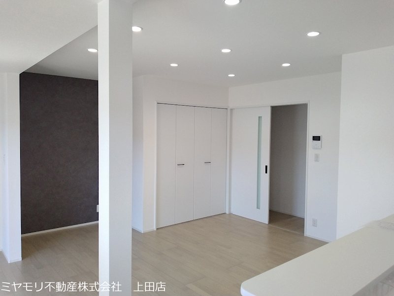 東御市加沢　中古戸建 内観写真（リビング）