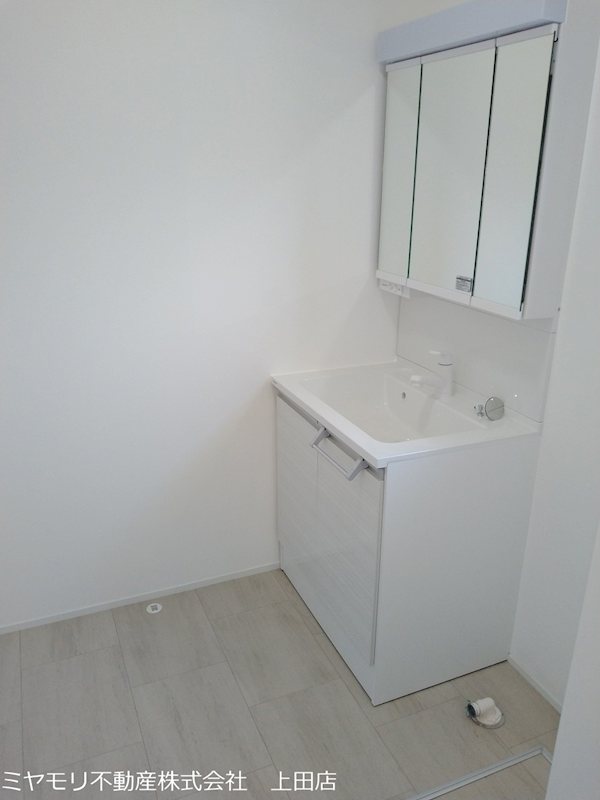 東御市加沢　中古戸建 内観写真（洗面台・洗面所）