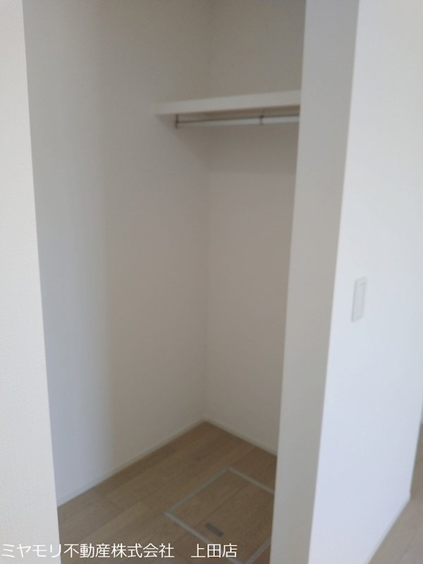 東御市加沢　中古戸建 内観写真（収納）