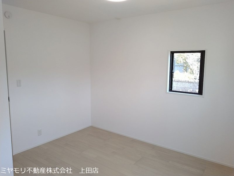 東御市加沢　中古戸建 内観写真（リビング以外の居室）