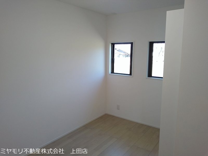 東御市加沢　中古戸建 内観写真（リビング以外の居室）