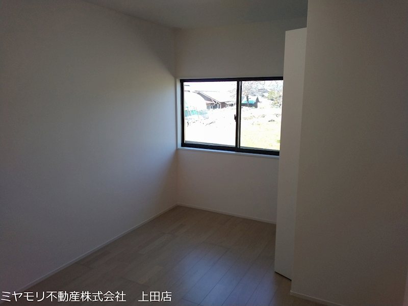東御市加沢　中古戸建 内観写真（リビング以外の居室）