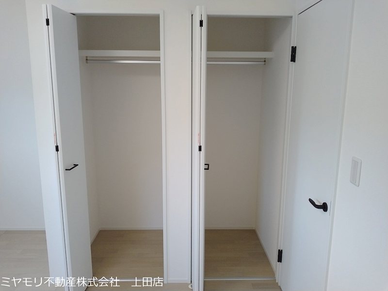 東御市加沢　中古戸建 内観写真（収納）