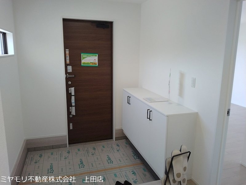 東御市加沢　中古戸建 現地写真（玄関）