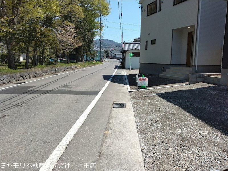 上田市下之郷　新築戸建(1号棟 2号棟) 現地写真（前面道路含む現地写真）