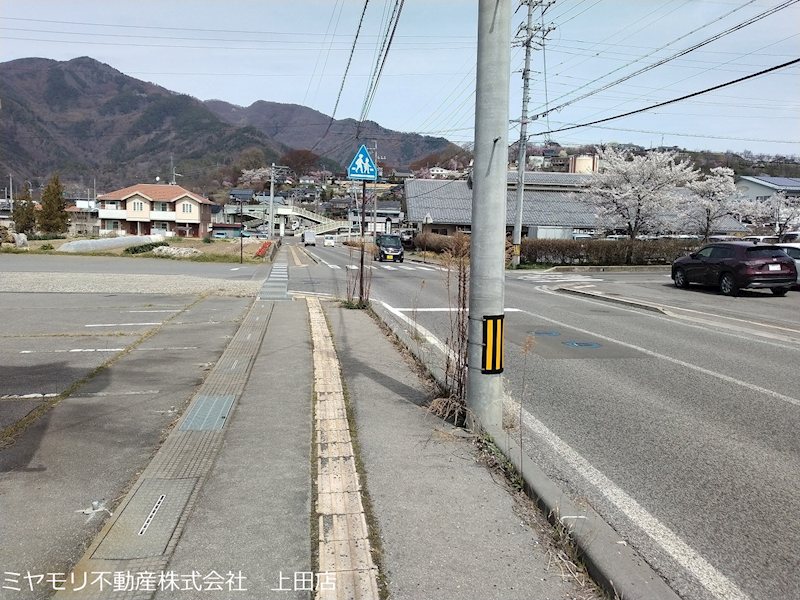 上田市住吉　中古戸建 現地写真（前面道路含む現地写真）