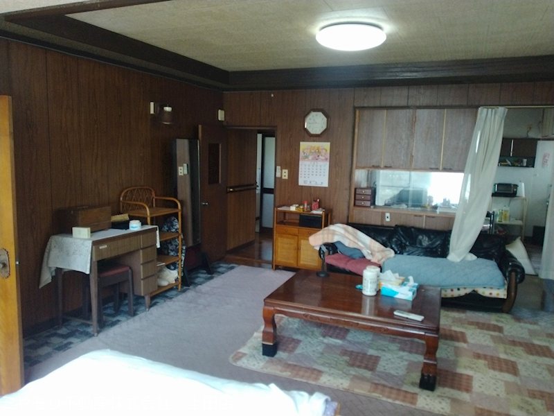 上田市上田原　中古戸建 内観写真（リビング）