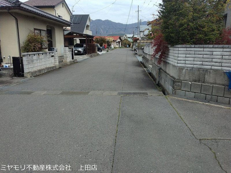 上田市上田原　中古戸建 現地写真（前面道路含む現地写真）