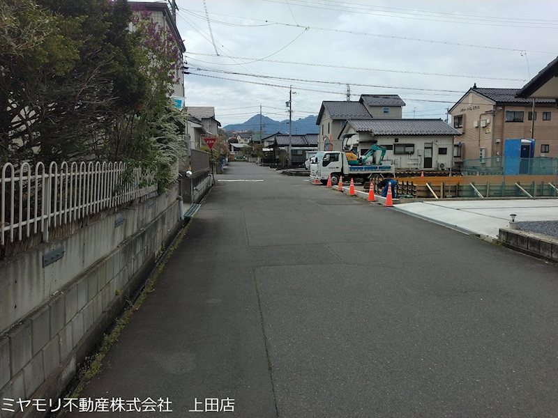 上田市上田原　中古戸建 現地写真（前面道路含む現地写真）