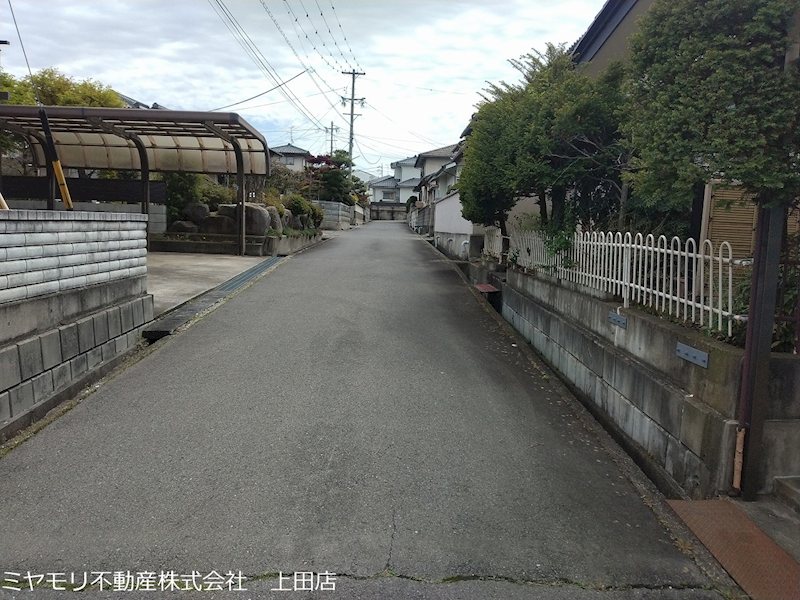 上田市上田原　中古戸建 現地写真（前面道路含む現地写真）