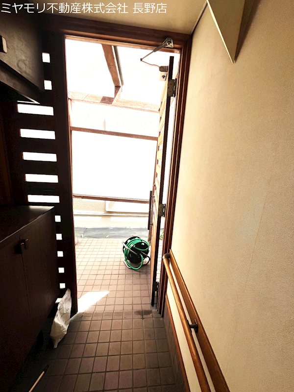 長野県長野市西尾張部 現地写真（玄関）