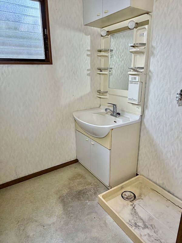 佐久市春日　中古戸建 内観写真（洗面台・洗面所）